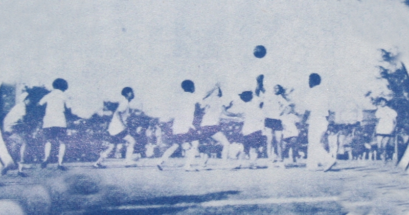 1931年天津女师与上海两江举行篮球比赛    出版社供图